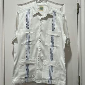 Dos Carolinas Short sleeve button down: White with Blue embroidery